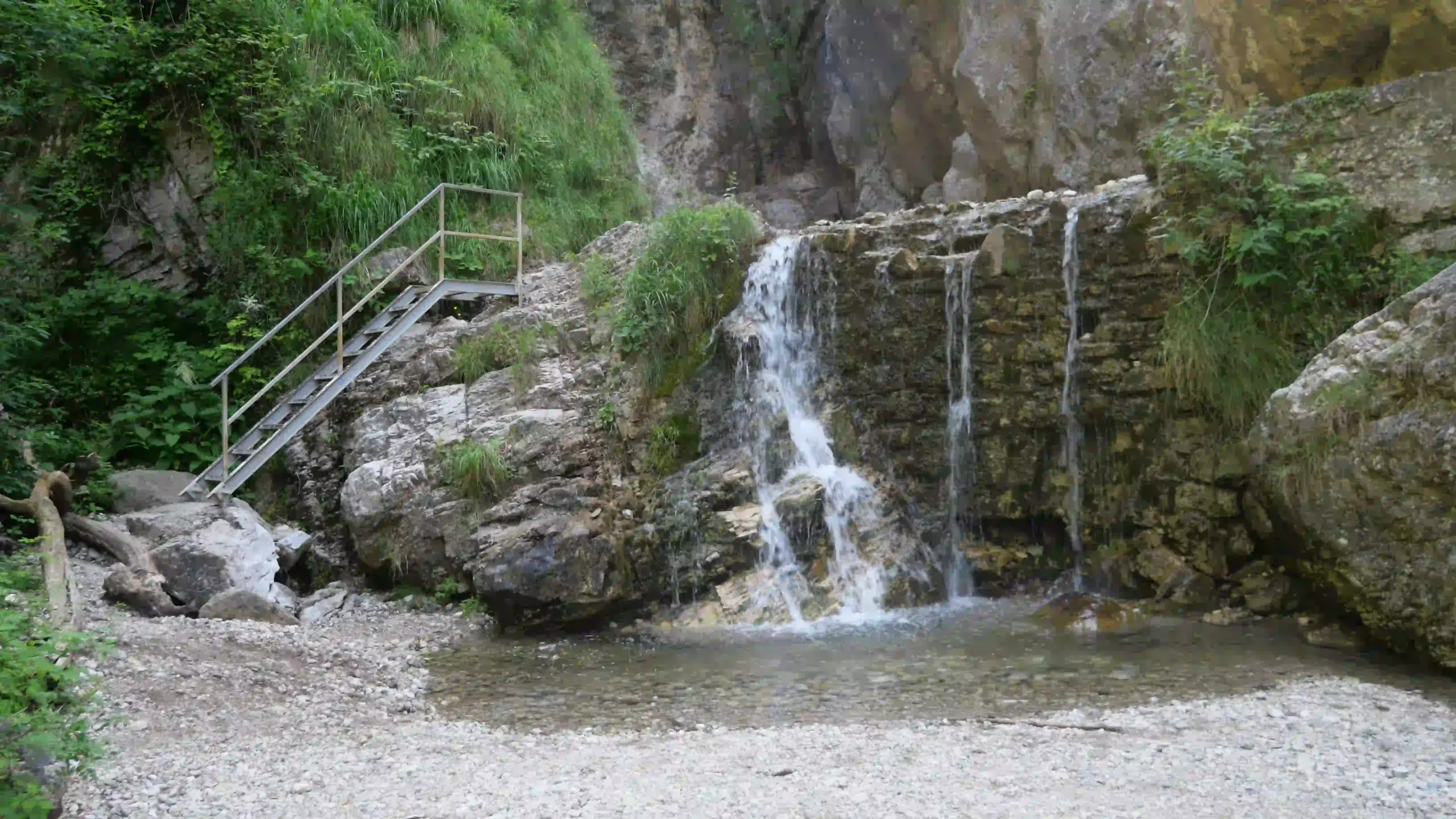 Salto e vasca inferiori della cascata
