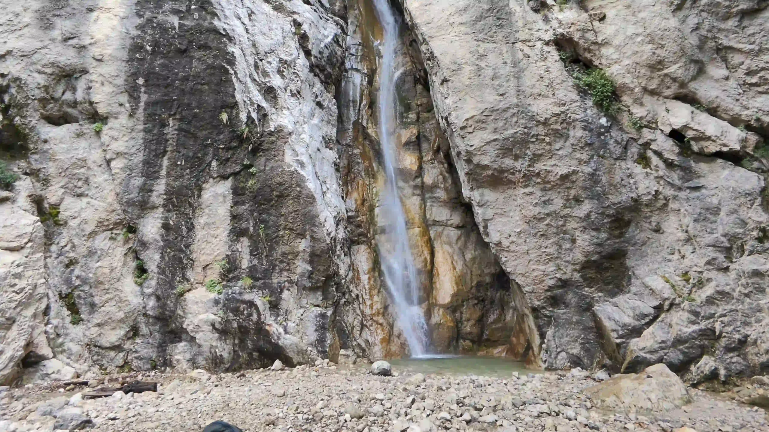 La vasca della cascata del Cenghen