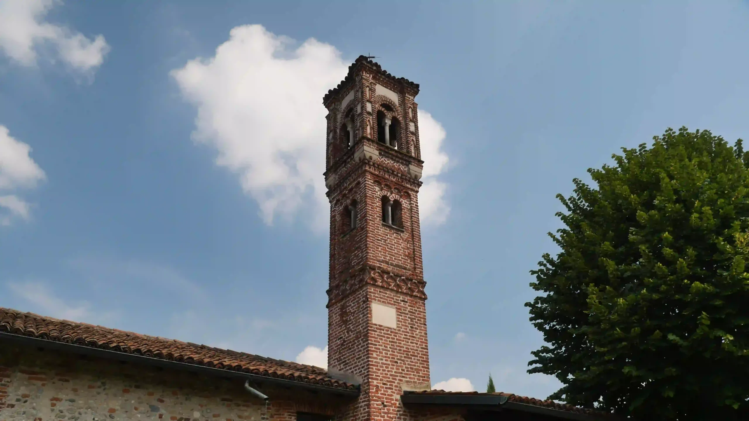 Il campanile della piccola chiesa